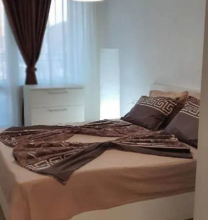 Венис 2 Апартамент 公寓 *